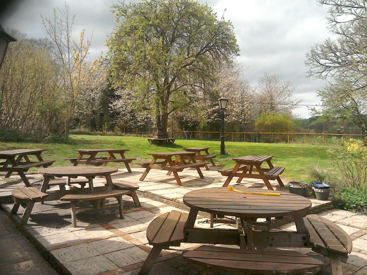 The Crown Inn Alvediston Exterior foto